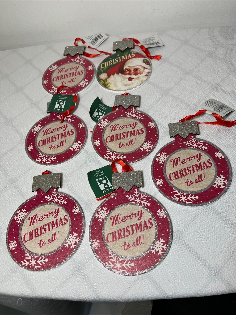 'Merry Christmas to All' Holiday Ornament Set
Retro ornaments
New retail $6.99